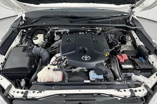 2025 Toyota HILUX SR (4x4) GUN126R RC 4X4