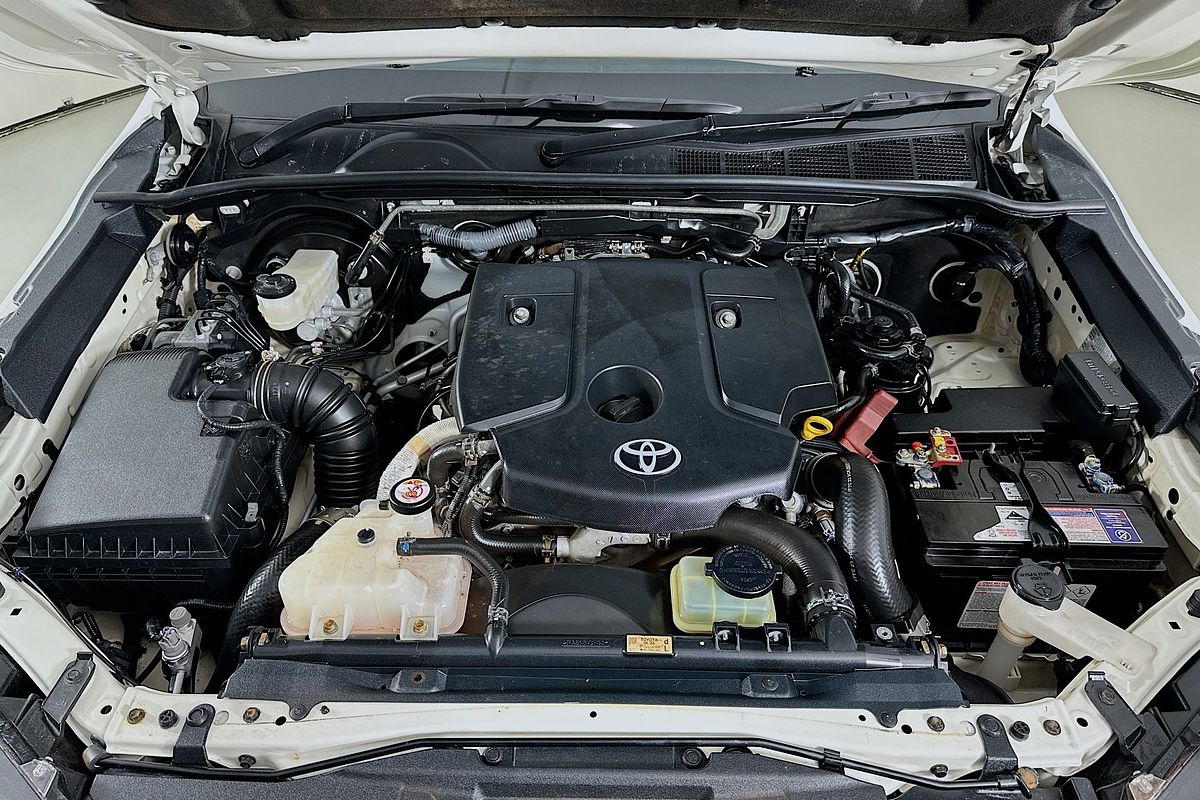 2020 Toyota HILUX SR (4x4) GUN126R FACELIFT 4X4