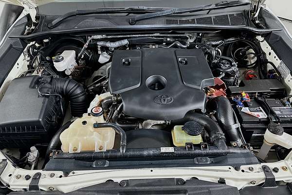 2020 Toyota HILUX SR (4x4) GUN126R FACELIFT 4X4