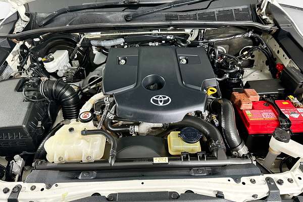 2020 Toyota HILUX SR (4x4) GUN126R FACELIFT 4X4