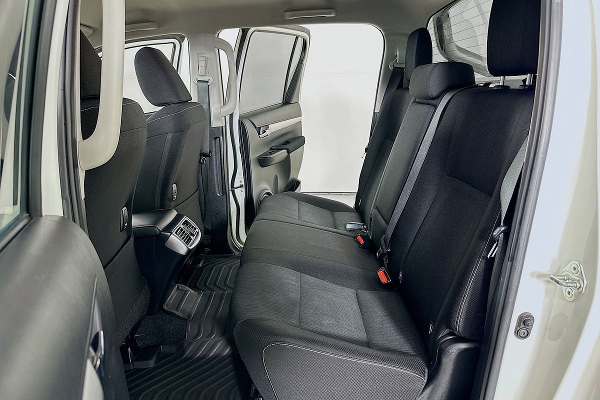 2021 Toyota HILUX SR5 (4x4) GUN126R FACELIFT 4X4