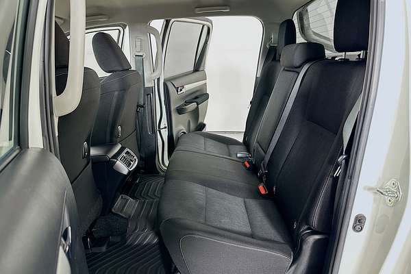 2021 Toyota HILUX SR5 (4x4) GUN126R FACELIFT 4X4