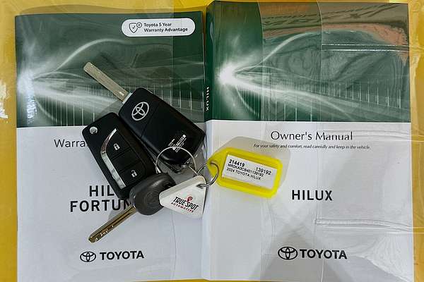 2024 Toyota HILUX SR (4x4) GUN126R 4X4