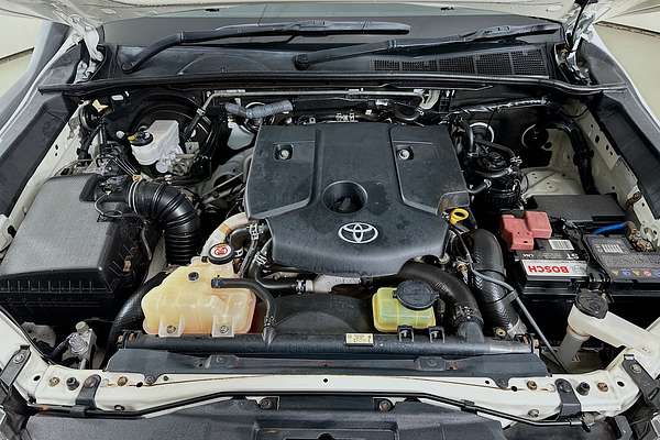 2020 Toyota HILUX SR (4x4) GUN126R FACELIFT 4X4