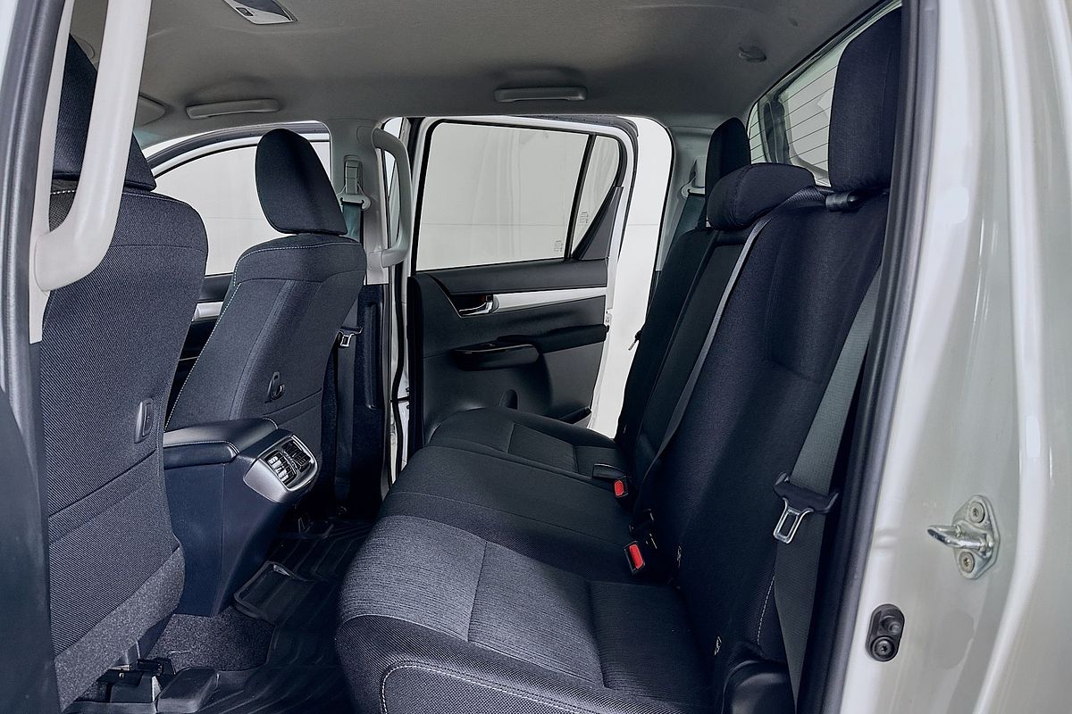 2022 Toyota HILUX SR5 (4x4) GUN126R 4X4