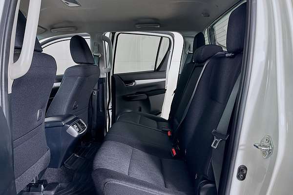 2022 Toyota HILUX SR5 (4x4) GUN126R 4X4
