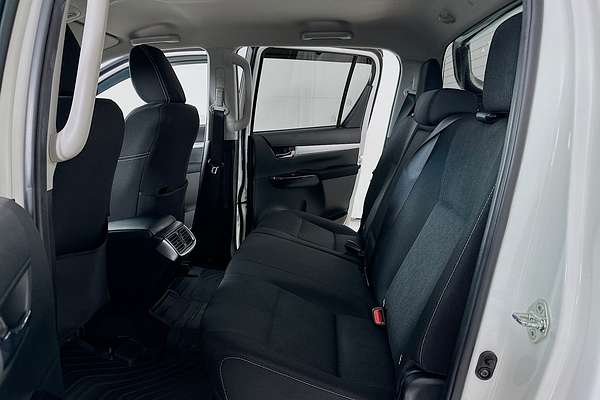 2022 Toyota HILUX SR5 (4x4) GUN126R 4X4