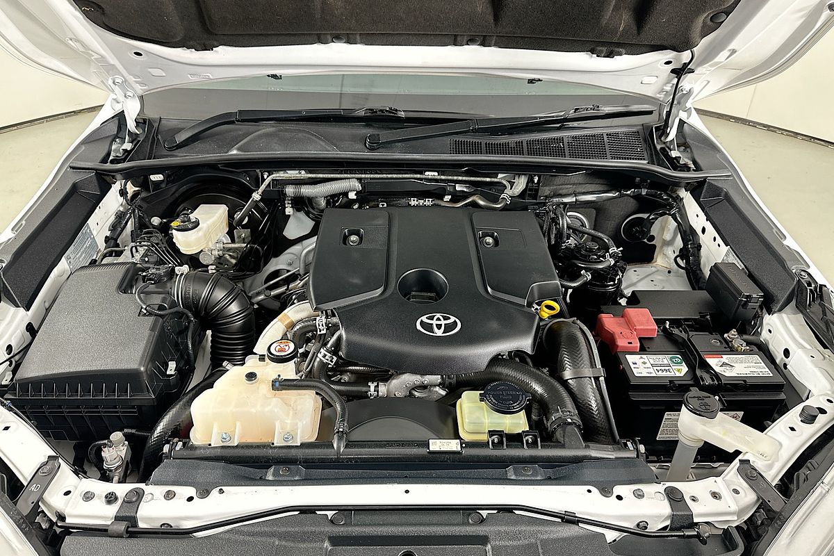 2017 Toyota HILUX SR (4x4) GUN126R 4X4