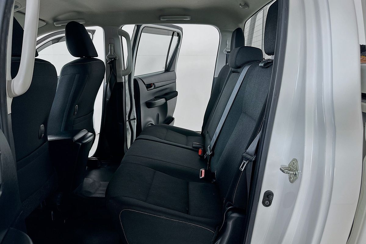 2017 Toyota HILUX SR (4x4) GUN126R 4X4