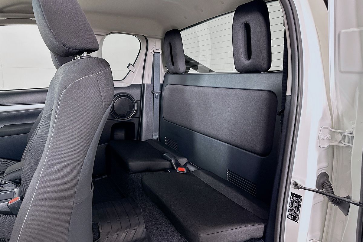 2024 Toyota Hilux SR5 (4x4) GUN126R 4X4