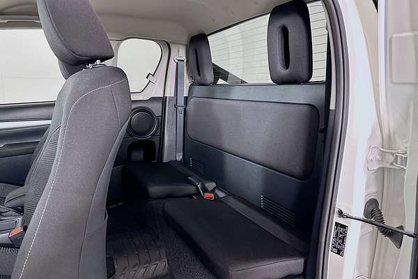 2024 Toyota Hilux SR5 (4x4) GUN126R 4X4