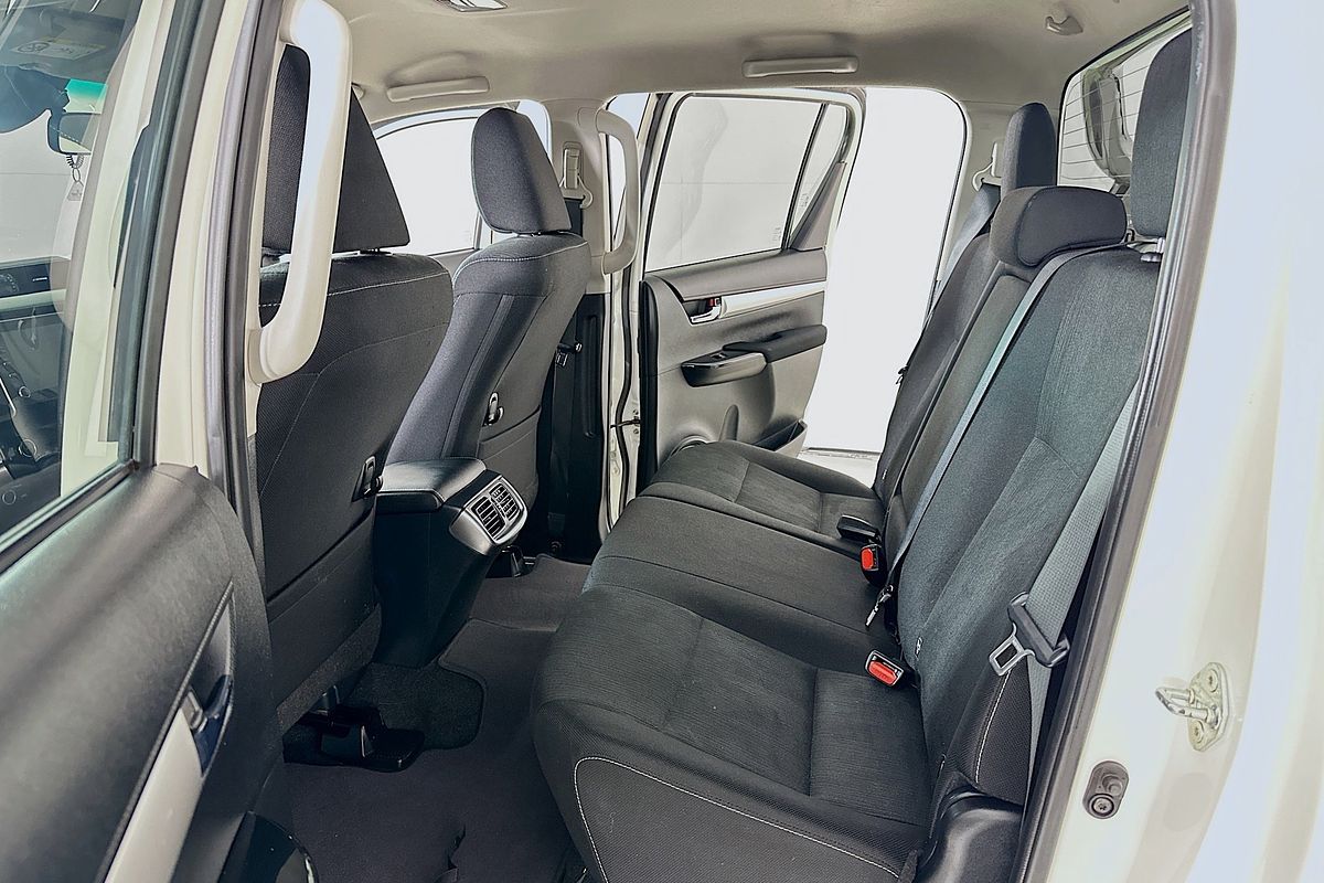2021 Toyota HILUX SR5 (4x4) GUN126R 4X4