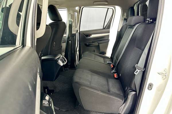 2021 Toyota HILUX SR5 (4x4) GUN126R 4X4