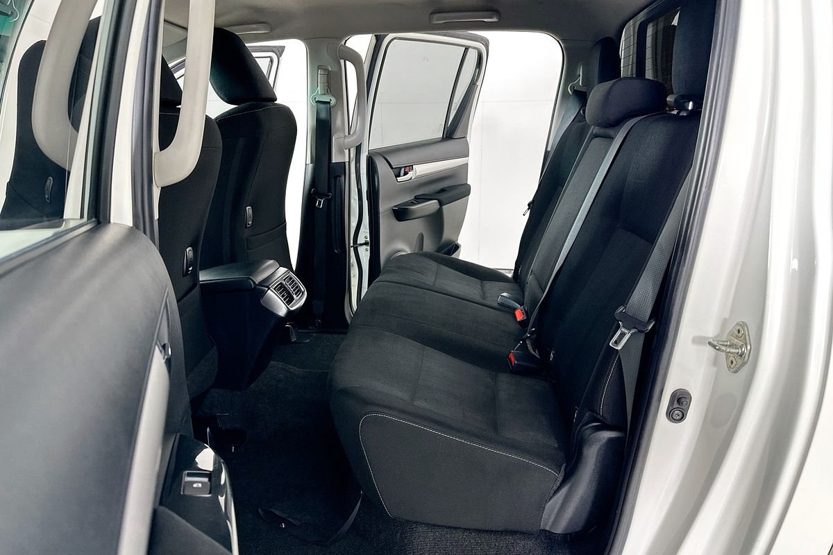 2021 Toyota HILUX SR5 (4x4) GUN126R FACELIFT 4X4