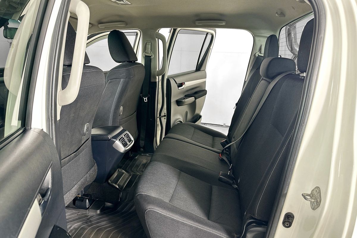 2021 Toyota HILUX SR5 (4x4) GUN126R 4X4