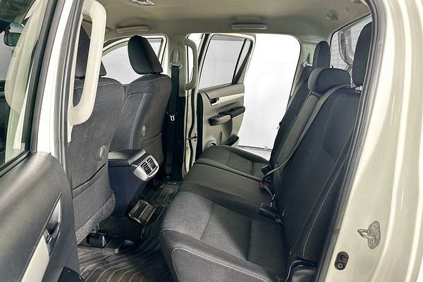 2021 Toyota HILUX SR5 (4x4) GUN126R 4X4