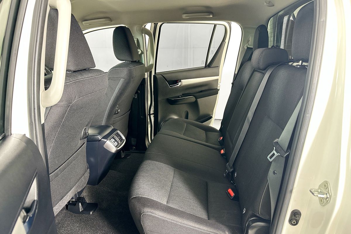 2021 Toyota HILUX SR5 (4x4) GUN126R FACELIFT 4X4