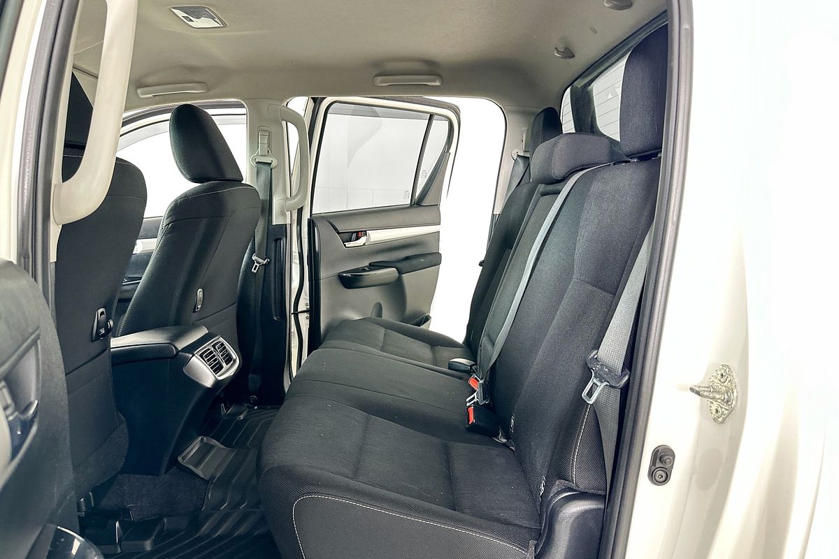 2021 Toyota HILUX SR5 (4x4) GUN126R FACELIFT 4X4
