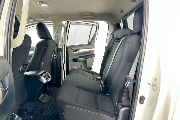 2021 Toyota HILUX SR5 (4x4) GUN126R FACELIFT 4X4