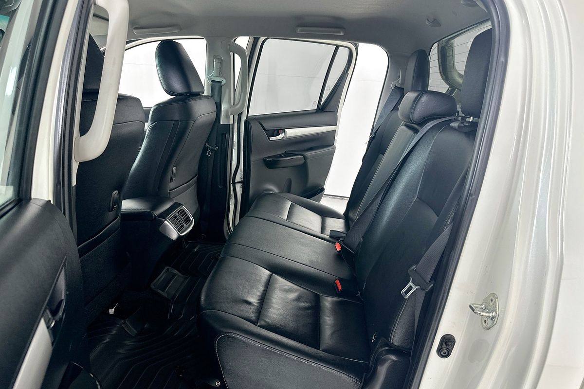 2017 Toyota HILUX SR5 (4x4) GUN126R 4X4