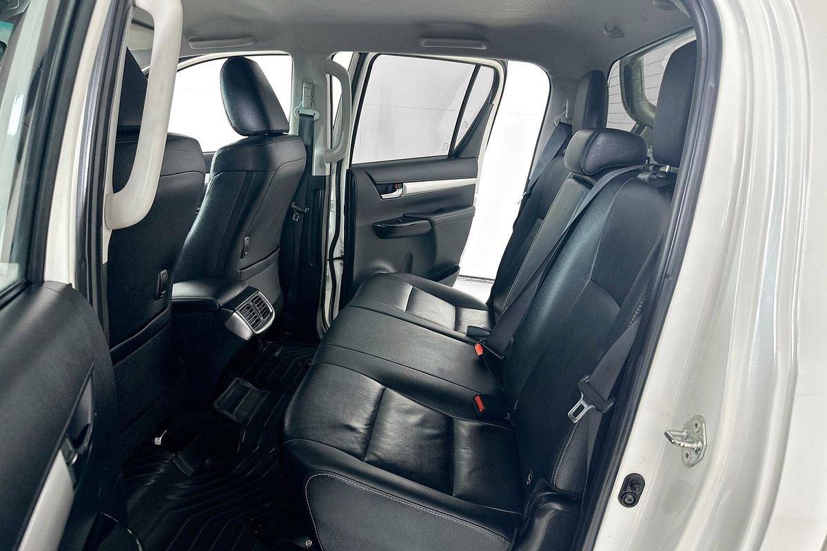 2017 Toyota HILUX SR5 (4x4) GUN126R 4X4