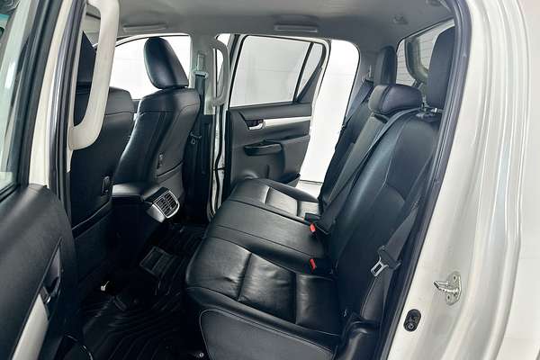 2017 Toyota HILUX SR5 (4x4) GUN126R 4X4