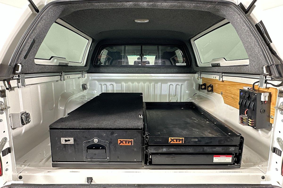 2015 Toyota HILUX SR5 (4x4) GUN126R 4X4