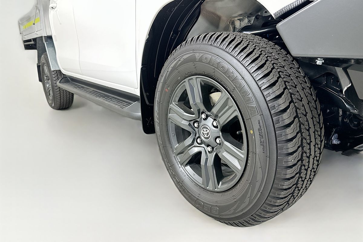 2025 Toyota HILUX SR (4x4) STEEL WHEELS GUN126R RC 4X4