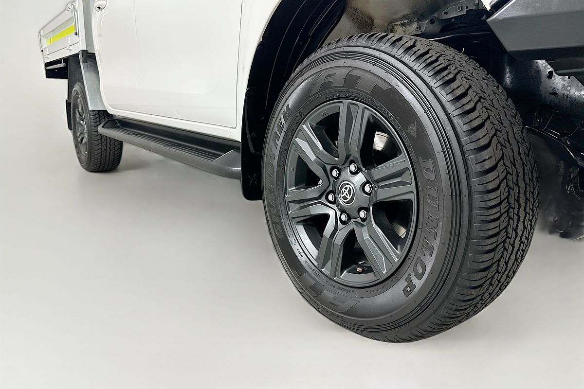 2025 Toyota HILUX SR (4x4) STEEL WHEELS GUN126R RC 4X4