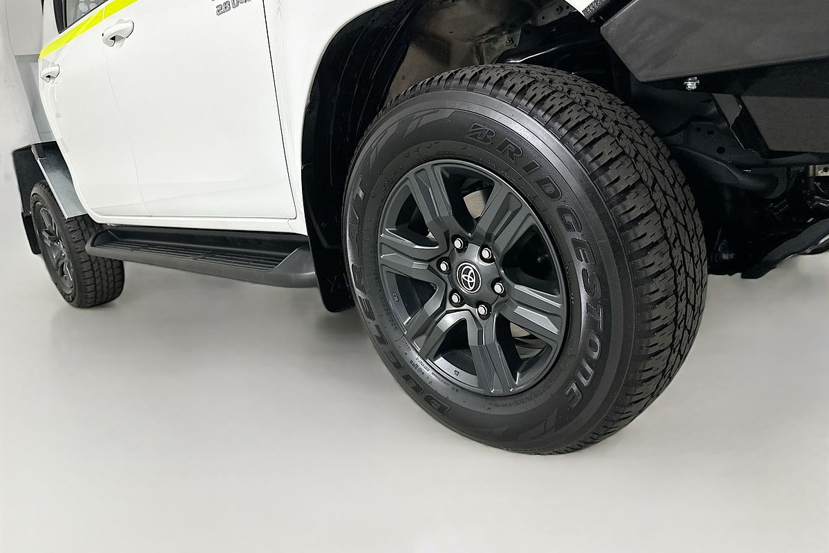 2024 Toyota HILUX SR 48V (4x4) GUN126R 4X4