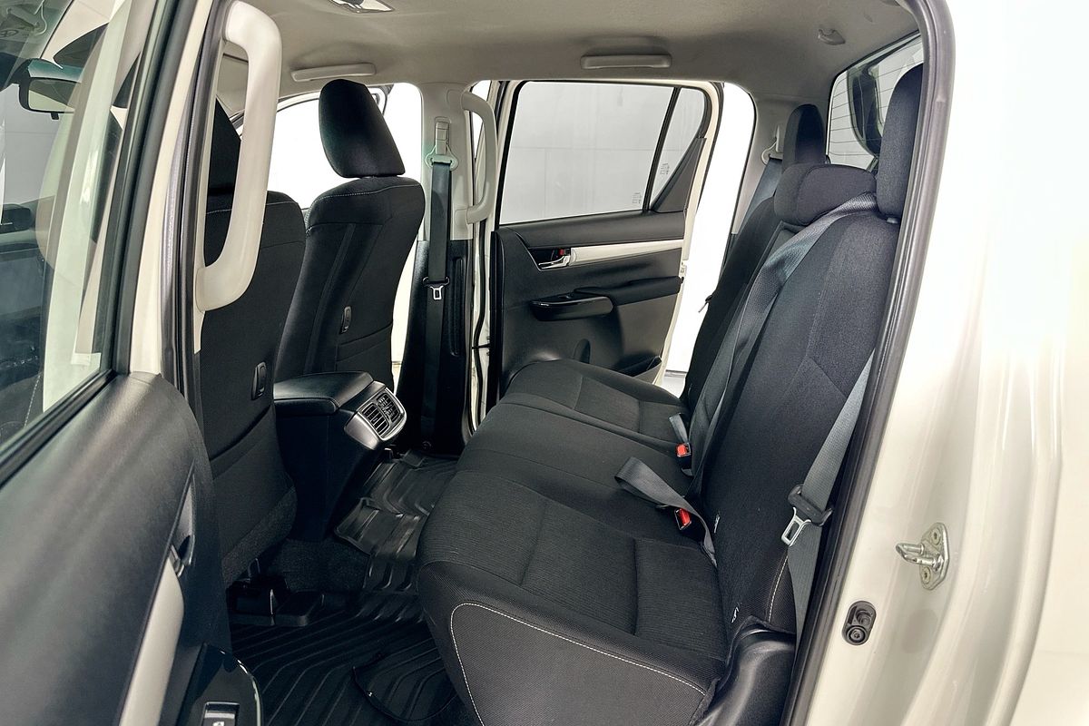 2021 Toyota HILUX SR5 (4x4) GUN126R FACELIFT 4X4