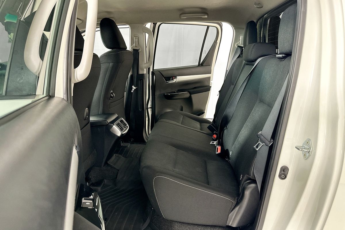 2022 Toyota HILUX SR5 (4x4) GUN126R 4X4