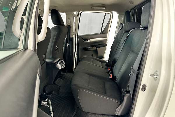 2022 Toyota HILUX SR5 (4x4) GUN126R 4X4