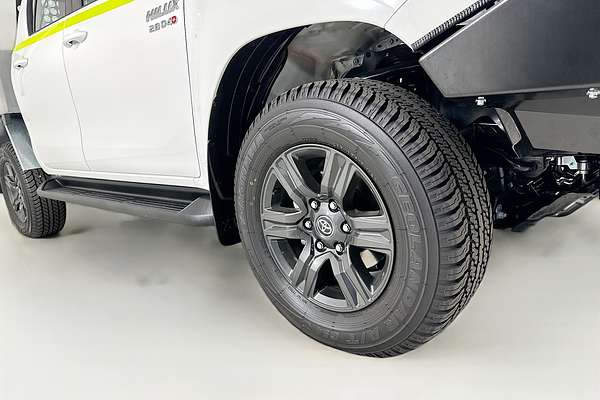 2025 Toyota HILUX SR (4x4) STEEL WHEELS GUN126R RC 4X4