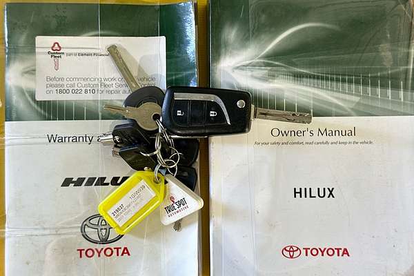 2017 Toyota HILUX SR (4x4) GUN126R 4X4