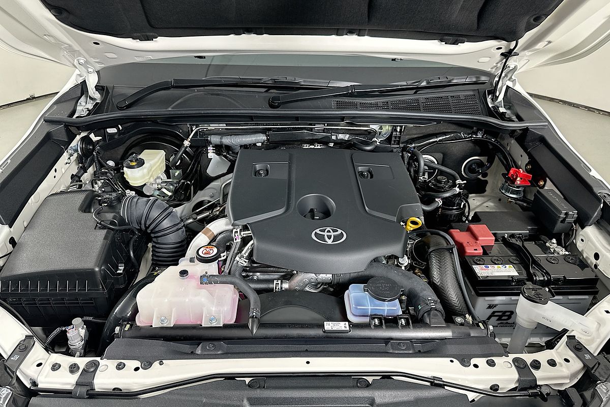 2025 Toyota HILUX SR (4x4) STEEL WHEELS GUN126R RC 4X4