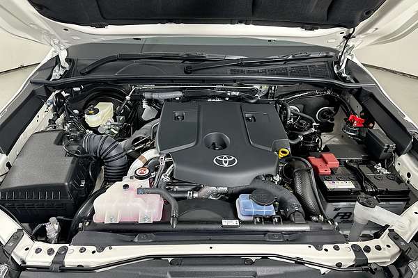 2025 Toyota HILUX SR (4x4) STEEL WHEELS GUN126R RC 4X4