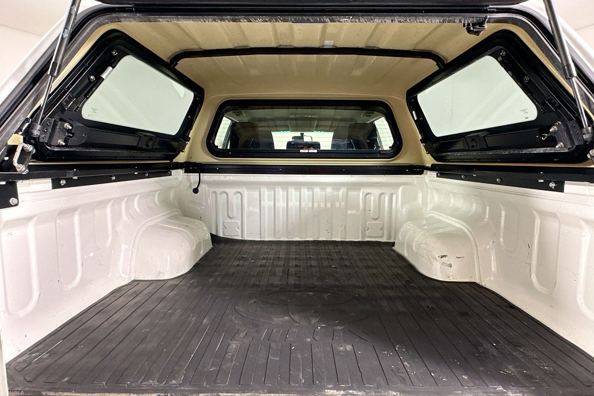 2017 Toyota HILUX SR (4x4) GUN126R 4X4