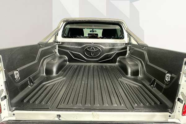 2017 Toyota HILUX SR5 (4x4) GUN126R 4X4