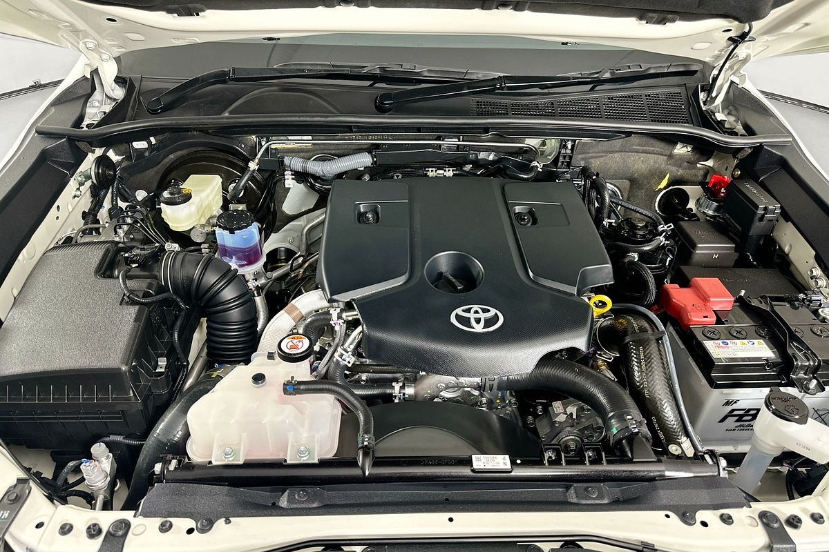 2025 Toyota HILUX SR 48V (4x4) GUN126R RC 4X4