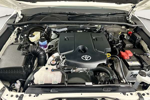 2025 Toyota HILUX SR 48V (4x4) GUN126R RC 4X4