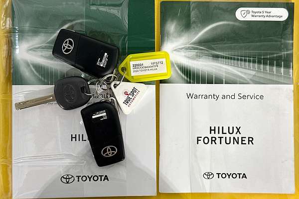 2024 Toyota HILUX WORKMATE (4x2) TGN121R REAR WHEEL DRIVE