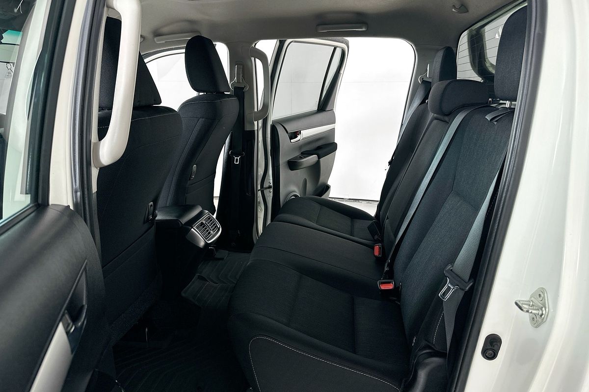 2021 Toyota HILUX SR5 (4x4) GUN126R FACELIFT 4X4