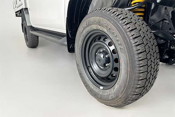2025 Toyota HILUX SR (4x4) STEEL WHEELS GUN126R RC 4X4