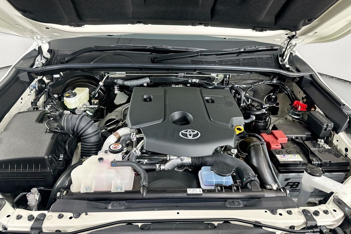 2025 Toyota HILUX SR (4x4) GUN126R RC 4X4