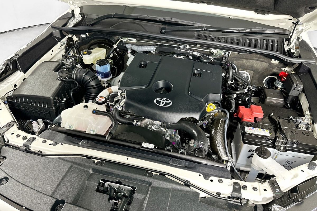 2025 Toyota HILUX SR 48V (4x4) GUN126R RC 4X4