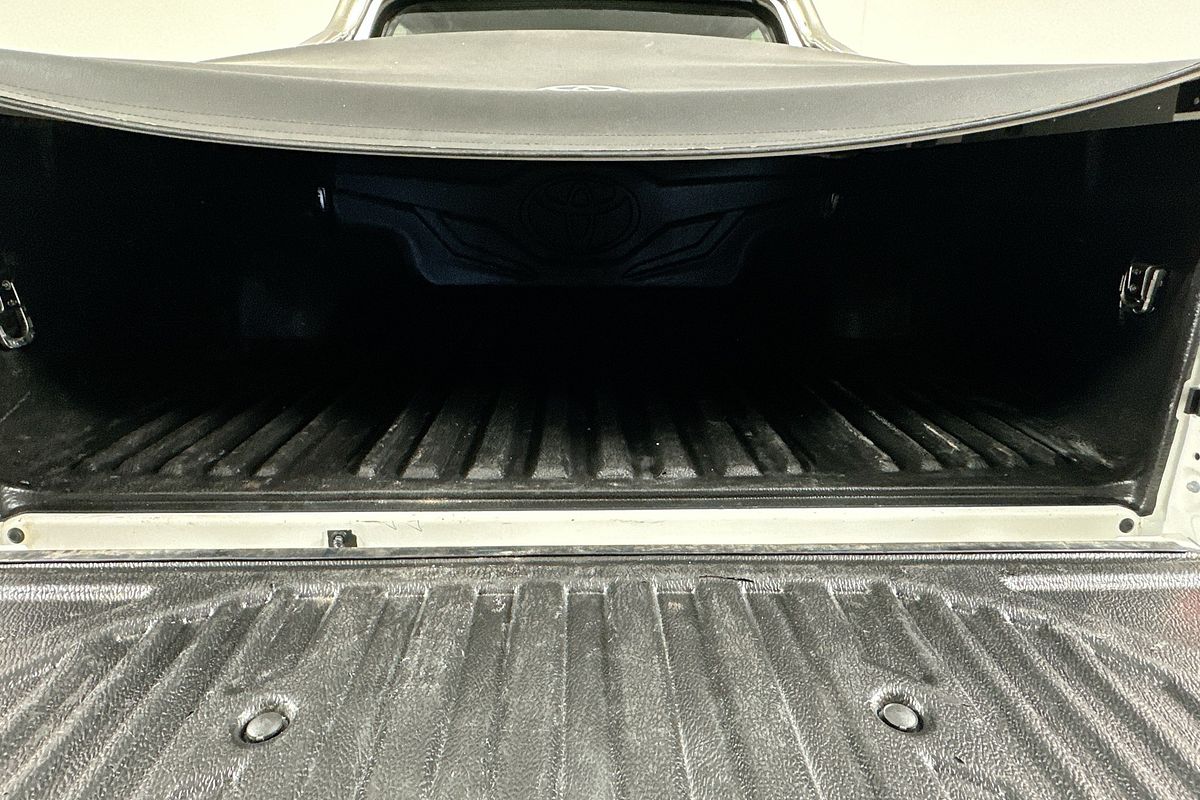 2017 Toyota HILUX SR5 (4x4) GUN126R 4X4