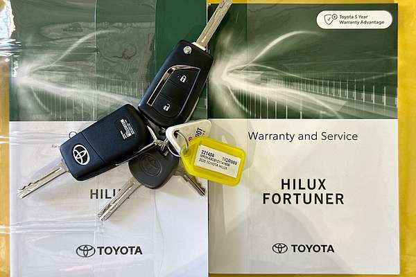 2025 Toyota HILUX SR (4x4) GUN126R RC 4X4