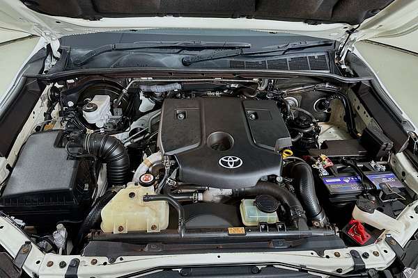 2021 Toyota HILUX SR5 (4x4) GUN126R FACELIFT 4X4