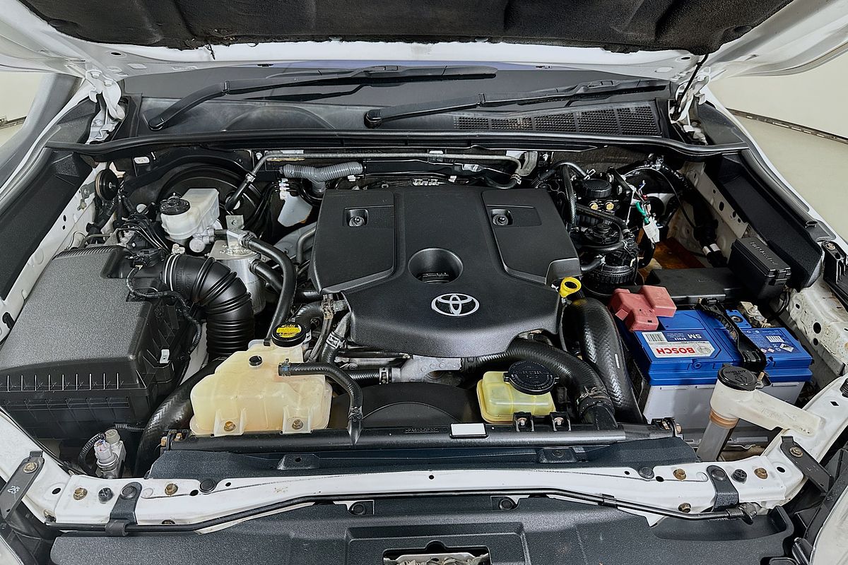 2016 Toyota HILUX SR5 (4x4) GUN126R 4X4